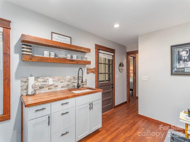 1903 Mauney Cove Rd, Waynesville, NC 28786 - indoor wet bar with dark wood-style floors, decorative backsplash, and recessed lighting