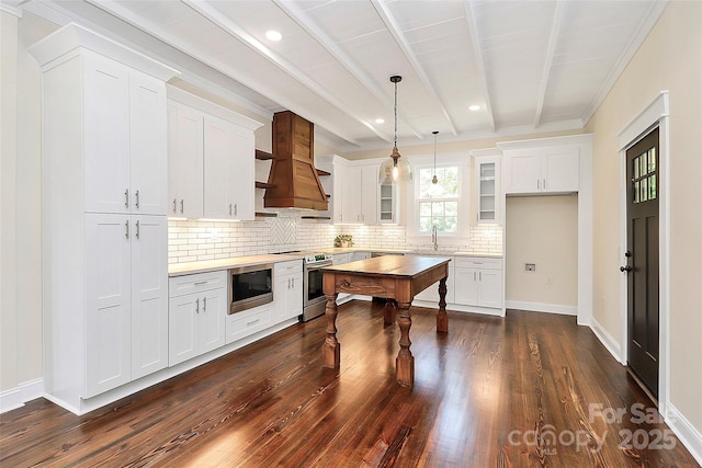 604 Ferguson Ridge Rd, Gastonia, NC 28052 - kitchen featuring appliances with stainless steel finishes, a sink, dark wood-style floors, tasteful backsplash, and white cabinets