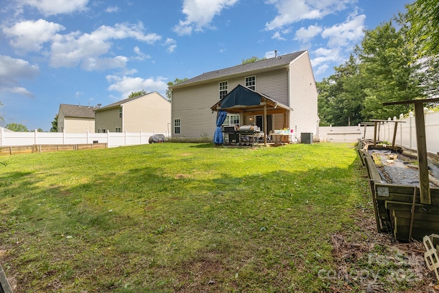 10816 Pointer Ridge Dr, Charlotte, NC 28214 - rear view of property with central AC, a patio, and a garden