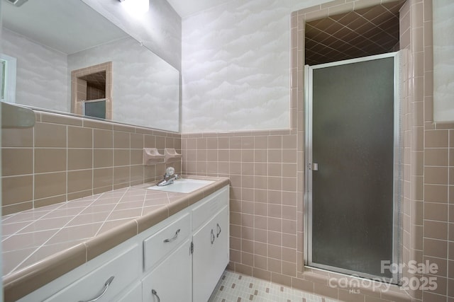 967 Hilldale Dr, Lancaster, SC 29720 - full bath featuring tile walls, vanity, and a stall shower