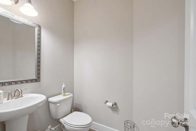 10012 Michael Crossing Dr, Charlotte, NC 28213 - bathroom featuring toilet, a sink, and baseboards