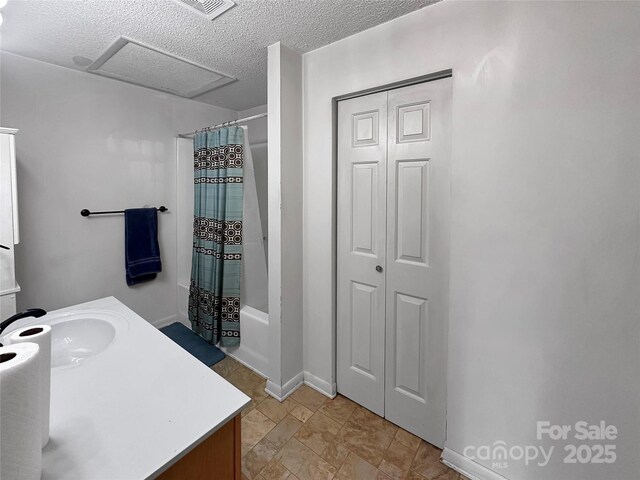 305 Rockdale Rd, Lawndale, NC 28090 - full bath featuring vanity, shower / bath combo with shower curtain, a textured ceiling, and a closet