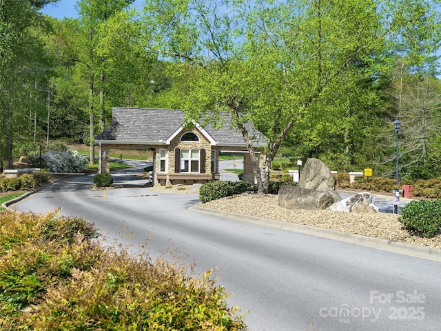 306 Croydon Dr, Hendersonville, NC 28791 - view of front of property with asphalt driveway