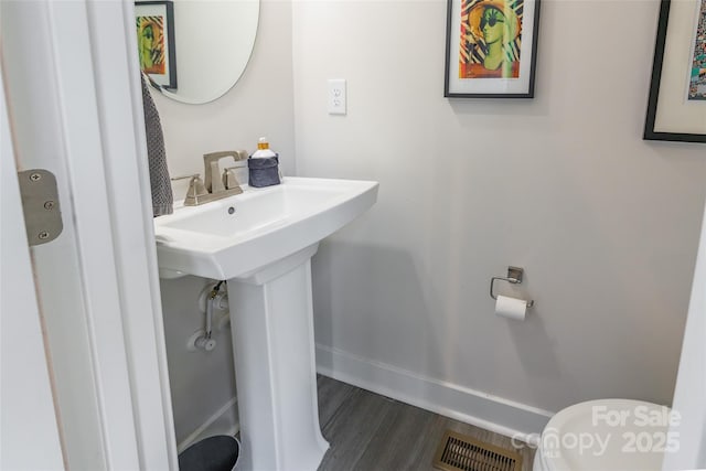 819 Anderson St, Charlotte, NC 28205 - bathroom featuring wood finished floors, toilet, and baseboards