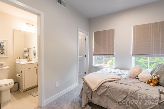 819 Anderson St, Charlotte, NC 28205 - bedroom with ensuite bath and baseboards