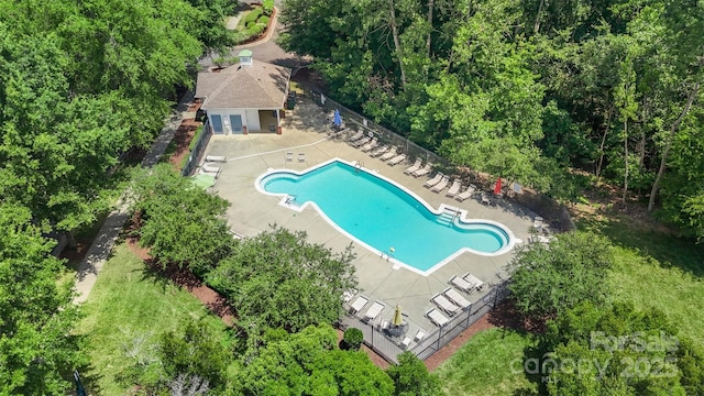 10225 Alexander Martin Ave, Charlotte, NC 28277 - aerial view of property and surrounding area featuring a pool