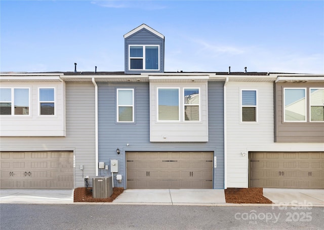 1428 Winding Stream Rd, Charlotte, NC 28206 - view of property with an attached garage and cooling unit
