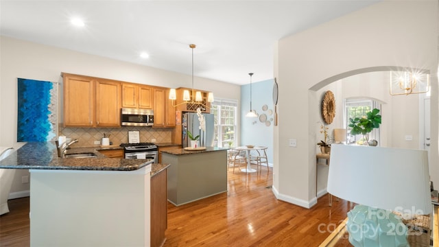 4115 Birkshire Hts, Fort Mill, SC 29708 - kitchen with stainless steel appliances, a sink, a chandelier, light wood finished floors, and recessed lighting