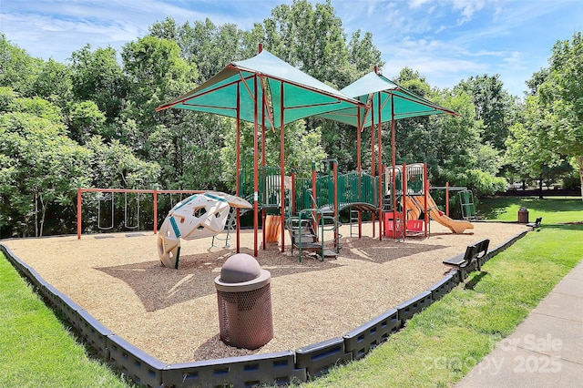 8722 Heron Glen Dr, Charlotte, NC 28269 - community playground with a yard