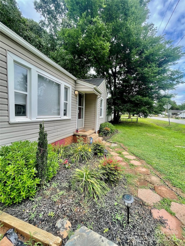 106 Peacock Ave, Lexington, NC 27292 - view of side of home with a lawn