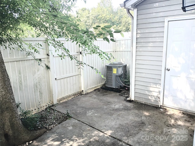 1911 Flushing Ct, Charlotte, NC 28215 - fenced backyard with central AC and a patio