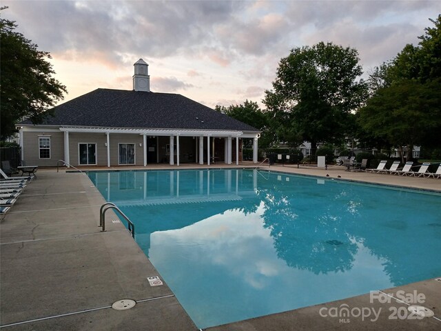 1911 Flushing Ct, Charlotte, NC 28215 - community pool with a patio area