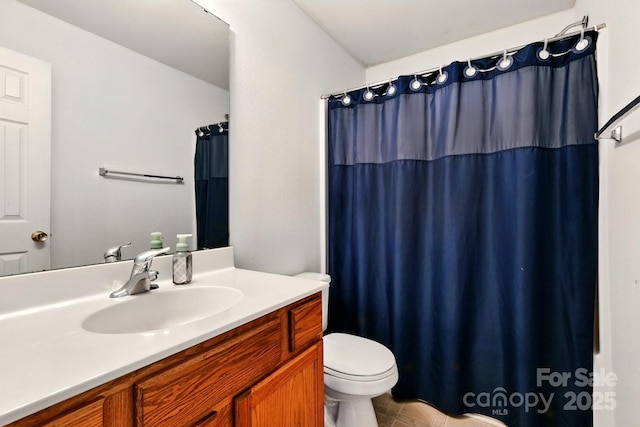 1134 Plaza Walk Dr, Charlotte, NC 28215 - full bathroom with toilet, vanity, and a shower with shower curtain