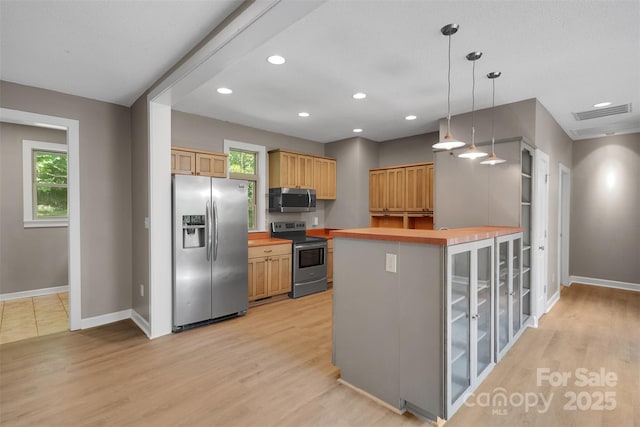 3333 Roberta Rd, Concord, NC 28027 - kitchen featuring stainless steel appliances, recessed lighting, light wood-style floors, a peninsula, and hanging light fixtures