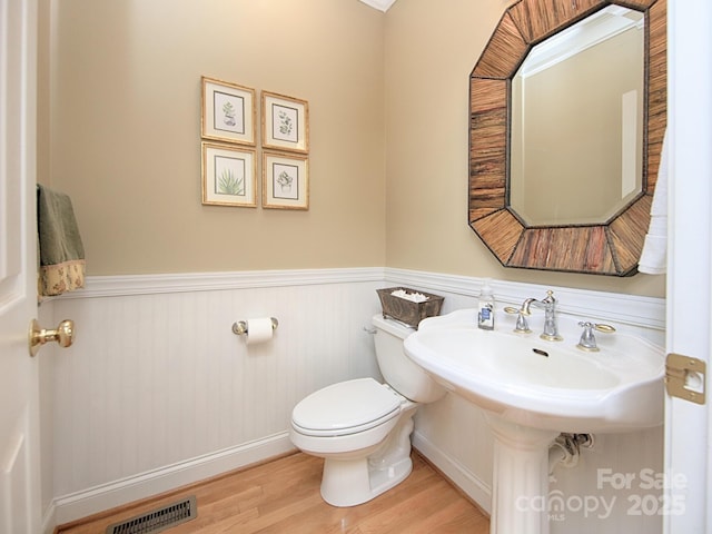 155 Culpeze Rd, Mooresville, NC 28117 - half bath featuring wood finished floors and wainscoting