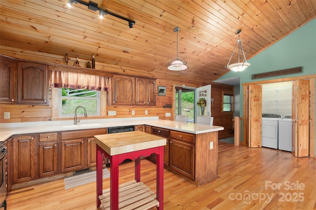 314 Prosperity Rdg, Waynesville, NC 28785 - kitchen with independent washer and dryer, a sink, a peninsula, lofted ceiling, and rail lighting