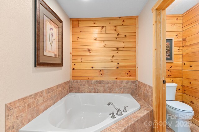 314 Prosperity Rdg, Waynesville, NC 28785 - bathroom featuring a garden tub and toilet