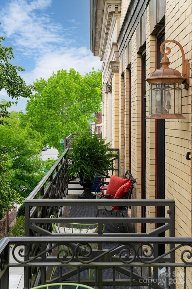 231 N Main St, Hendersonville, NC 28792 - view of balcony