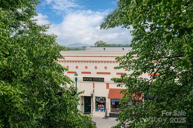 231 N Main St, Hendersonville, NC 28792 - view of property