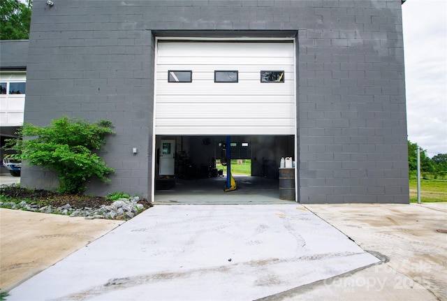1028 Washburn Switch Rd, Shelby, NC 28150 - garage with driveway