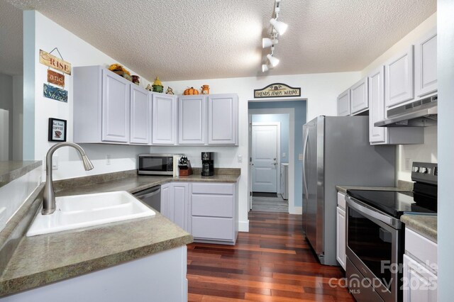 178 Susanna Cove Rd, Mars Hill, NC 28754 - kitchen with stainless steel appliances, under cabinet range hood, a textured ceiling, dark wood-style floors, and white cabinets