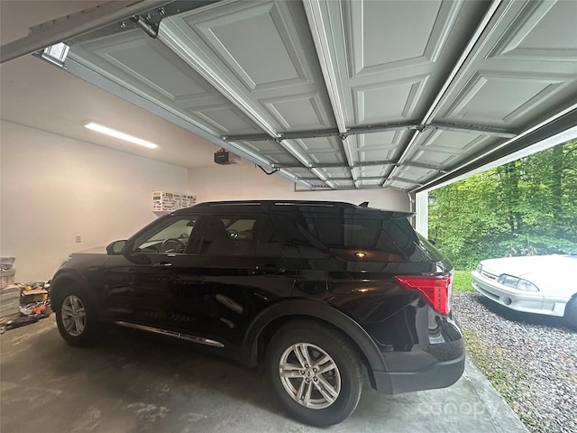 178 Susanna Cove Rd, Mars Hill, NC 28754 - garage featuring a garage door opener