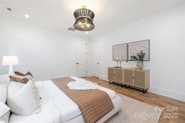 3903 Plainview Rd, Charlotte, NC 28208 - bedroom with wood finished floors, recessed lighting, baseboards, and ornamental molding