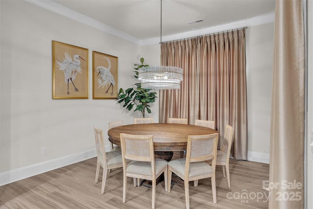 513 Meadow Ridge Dr, Belmont, NC 28012 - dining room featuring light wood finished floors, baseboards, and a chandelier