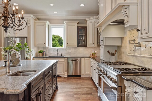 1501 Alydar Ct, Waxhaw, NC 28173 - kitchen with stainless steel appliances, a sink, cream cabinetry, recessed lighting, and ornamental molding