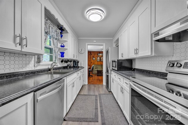 162 Candle St, West Jefferson, NC 28694 - kitchen with stainless steel appliances, a sink, light wood-style flooring, exhaust hood, and dark countertops
