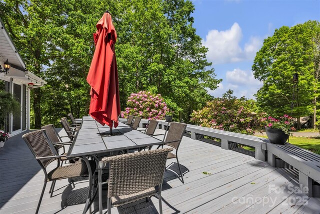 162 Candle St, West Jefferson, NC 28694 - deck with outdoor dining space