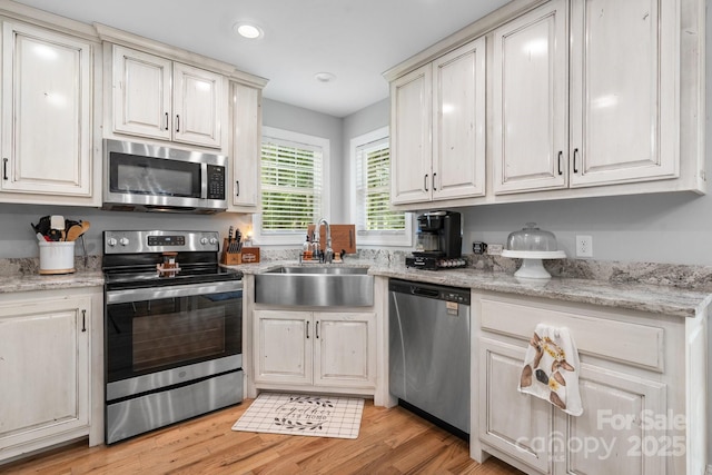 140 Maplewood Ct, Hudson, NC 28638 - kitchen featuring appliances with stainless steel finishes, a sink, light wood finished floors, and recessed lighting