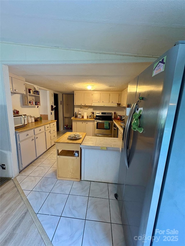 5022 Wrenn Dr, Denver, NC 28037 - kitchen featuring stainless steel appliances, white cabinets, and a peninsula