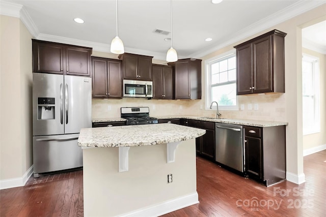 10004 Perth Moor Rd, Charlotte, NC 28278 - kitchen featuring stainless steel appliances, dark brown cabinets, a sink, a center island, and recessed lighting