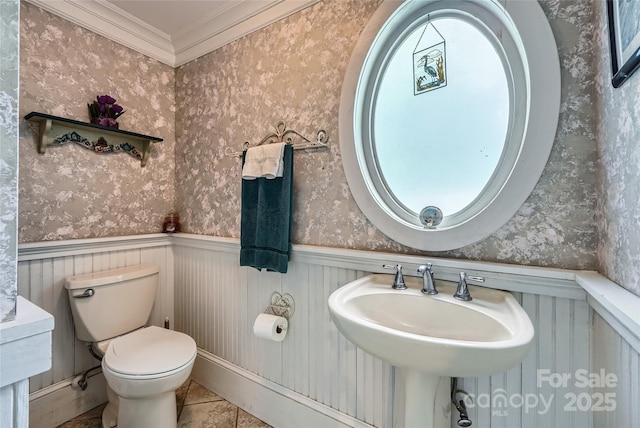 200 W 14th St, Salisbury, NC 28144 - bathroom featuring a wainscoted wall, wallpapered walls, toilet, tile patterned flooring, and crown molding
