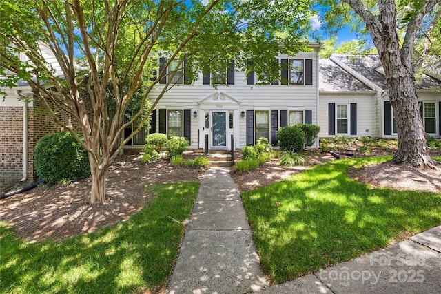 7528 Red Oak Ln, Charlotte, NC 28226 - view of front of home with a front lawn