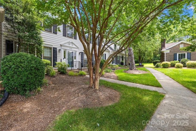 7528 Red Oak Ln, Charlotte, NC 28226 - view of front of house with a front yard and brick siding