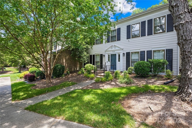 7528 Red Oak Ln, Charlotte, NC 28226 - colonial-style house with a front lawn
