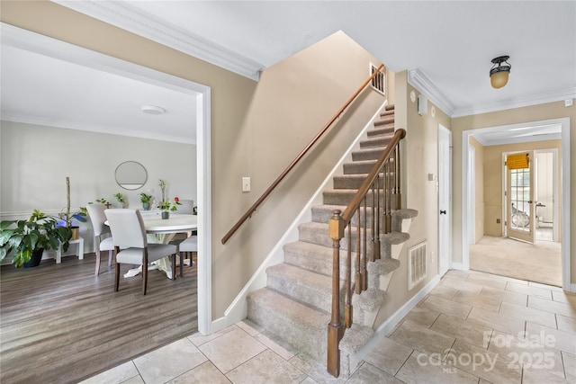 7528 Red Oak Ln, Charlotte, NC 28226 - stairway featuring ornamental molding and baseboards