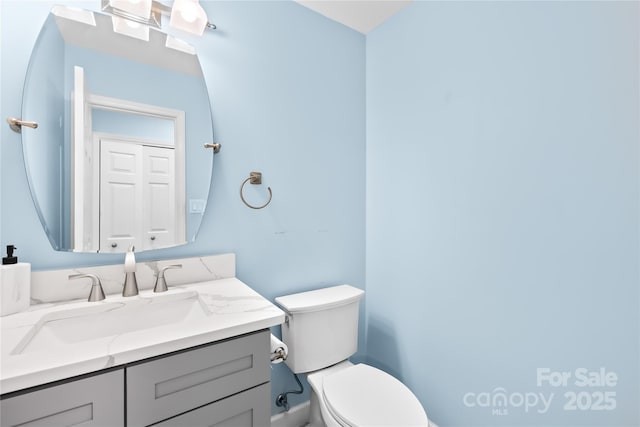 7528 Red Oak Ln, Charlotte, NC 28226 - half bath with toilet and vanity