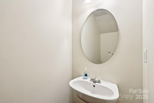 14018 Drake Watch Ln, Charlotte, NC 28262 - bathroom featuring a sink