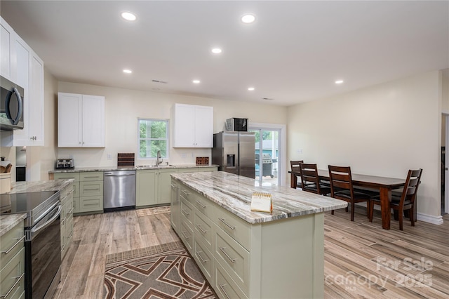 3103 Richview Dr, Crouse, NC 28033 - kitchen with appliances with stainless steel finishes, a sink, light wood-type flooring, plenty of natural light, and recessed lighting