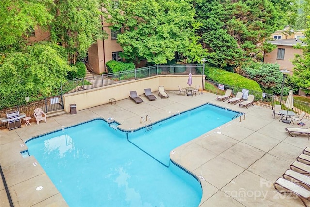201 N Dotger Ave Unit C8, Charlotte, NC 28207 - community pool with a patio