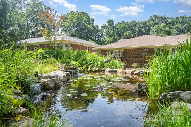 5424 Doncaster Dr, Charlotte, NC 28211 - exterior space with a garden pond