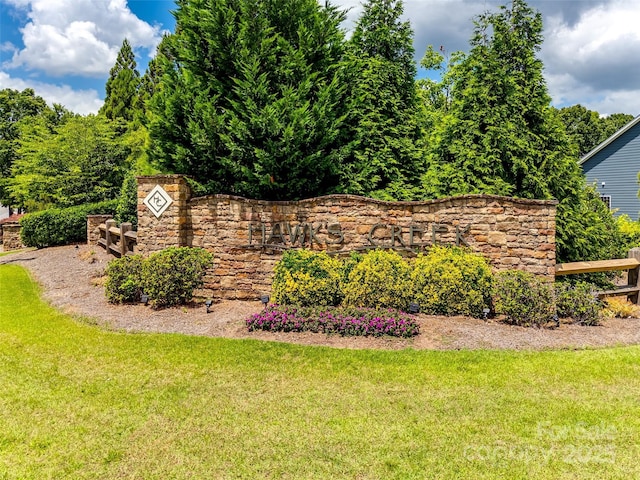 129 Hawks Creek Pkwy, Fort Mill, SC 29708 - community sign featuring a yard