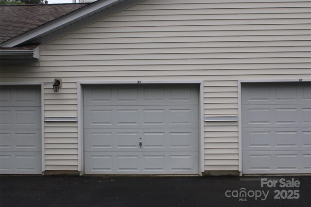 9823 Hyde Glen Ct, Charlotte, NC 28262 - photo 28