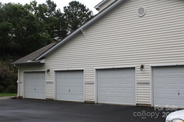 9823 Hyde Glen Ct, Charlotte, NC 28262 - photo 29
