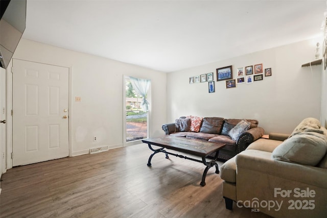 924 Carrington Dr, Charlotte, NC 28214 - living area featuring wood finished floors and baseboards