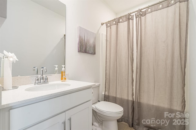 11116 Godwit Ln, Charlotte, NC 28278 - full bath with vanity, toilet, and shower / tub combo with curtain