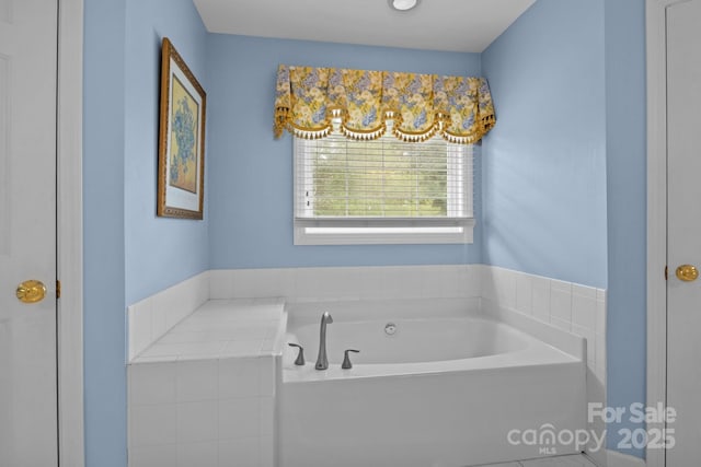 9717 Waterton Ct, Huntersville, NC 28078 - full bath featuring a garden tub